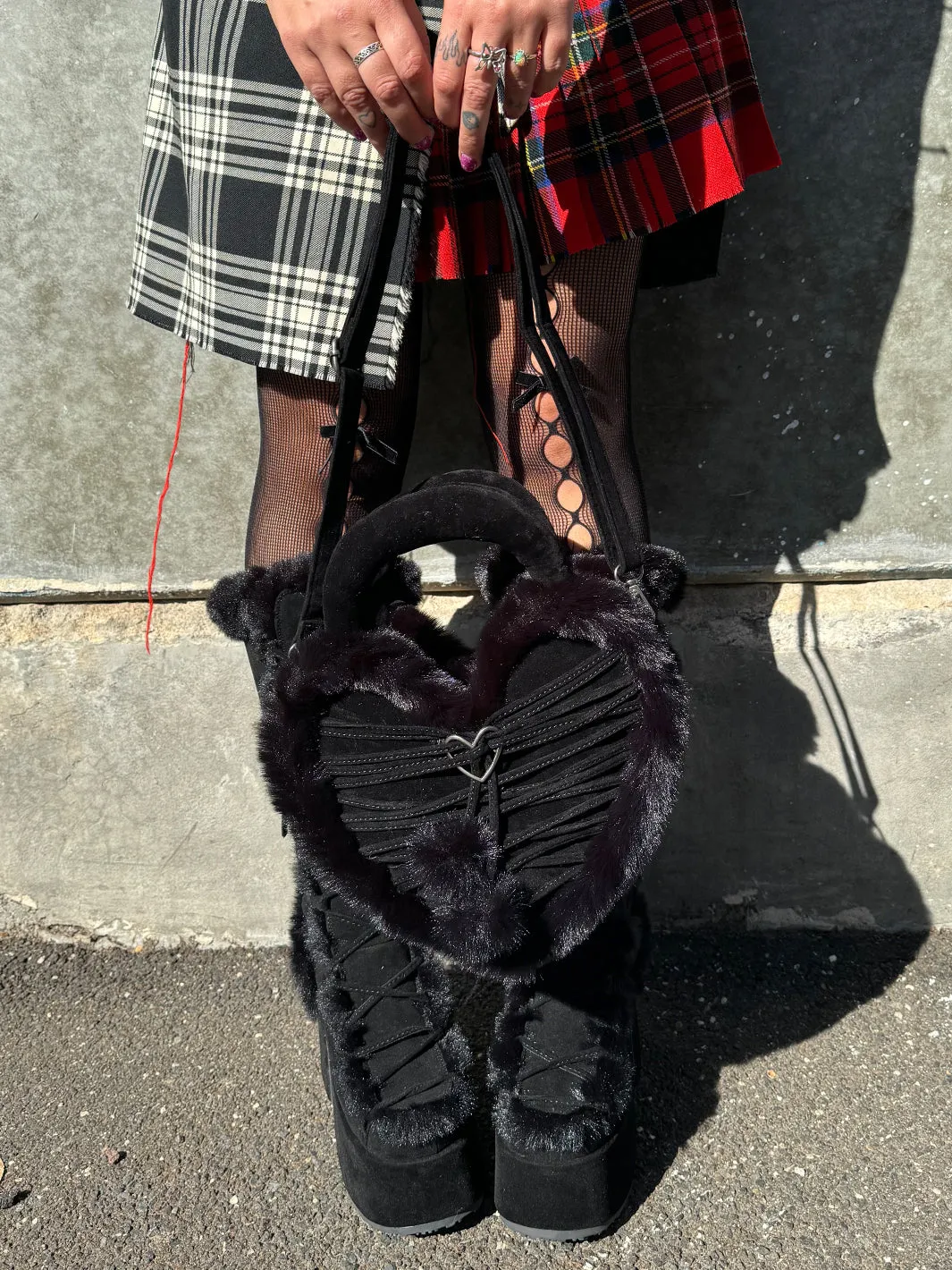FAUX HEART SHAPED PURSE - BLACK ✰ PRE ORDER ✰