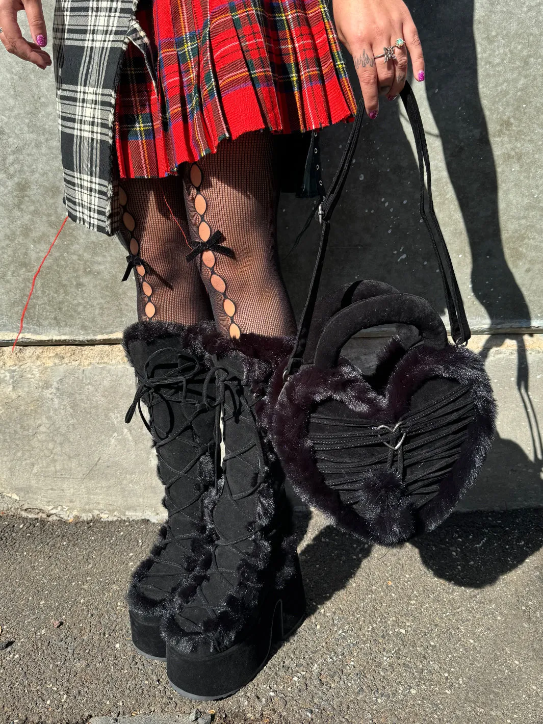 FAUX HEART SHAPED PURSE - BLACK ✰ PRE ORDER ✰